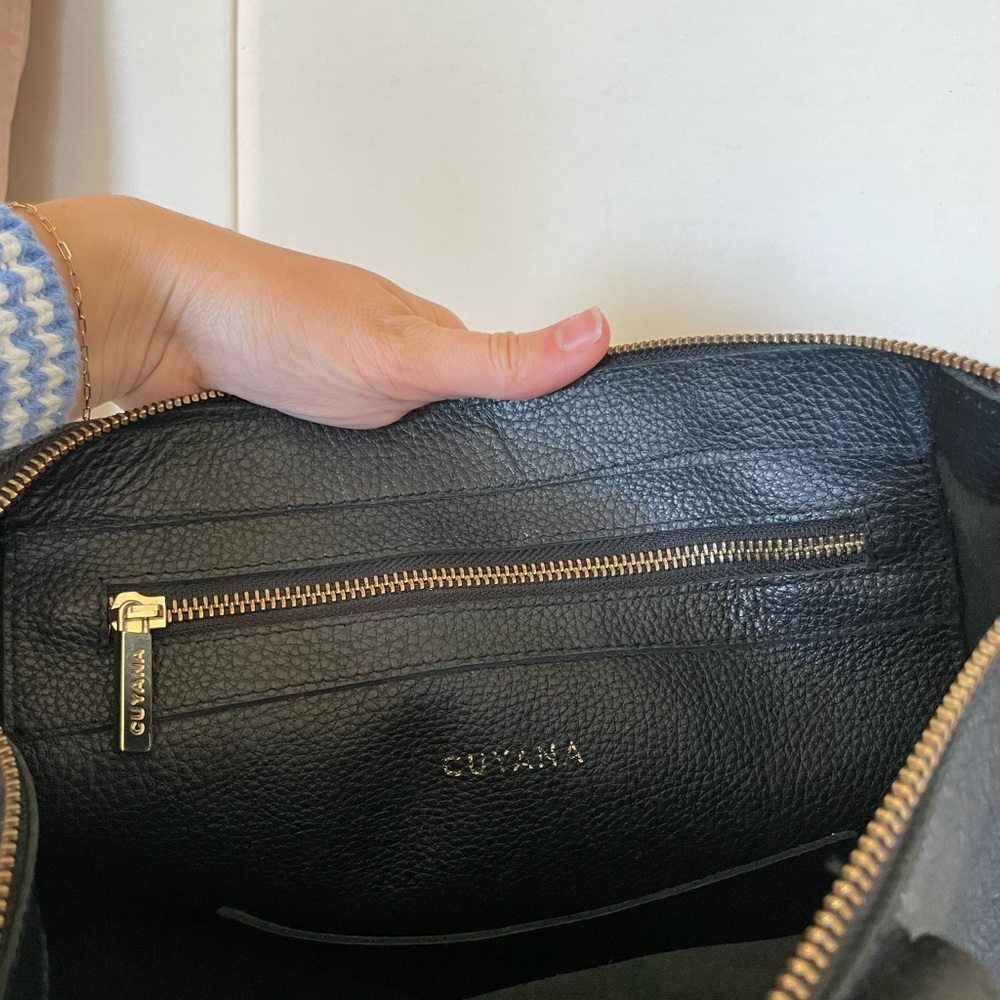 Cuyana Pebbled Leather Carryall Tote Black Crossbody - Picture 4 of 16